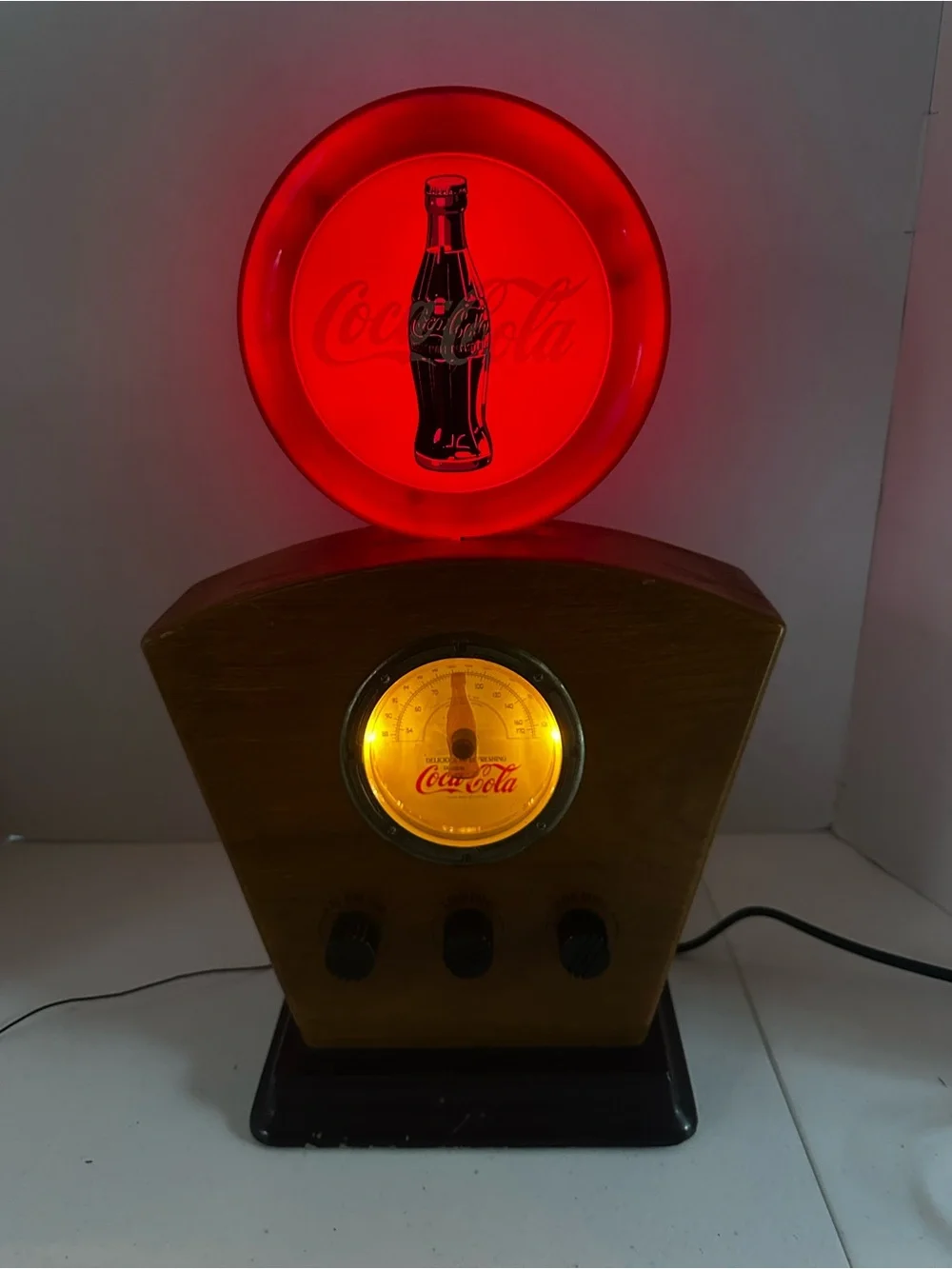 Coca Cola Red and Wood-Tone Tabletop Radio Accent Read Description